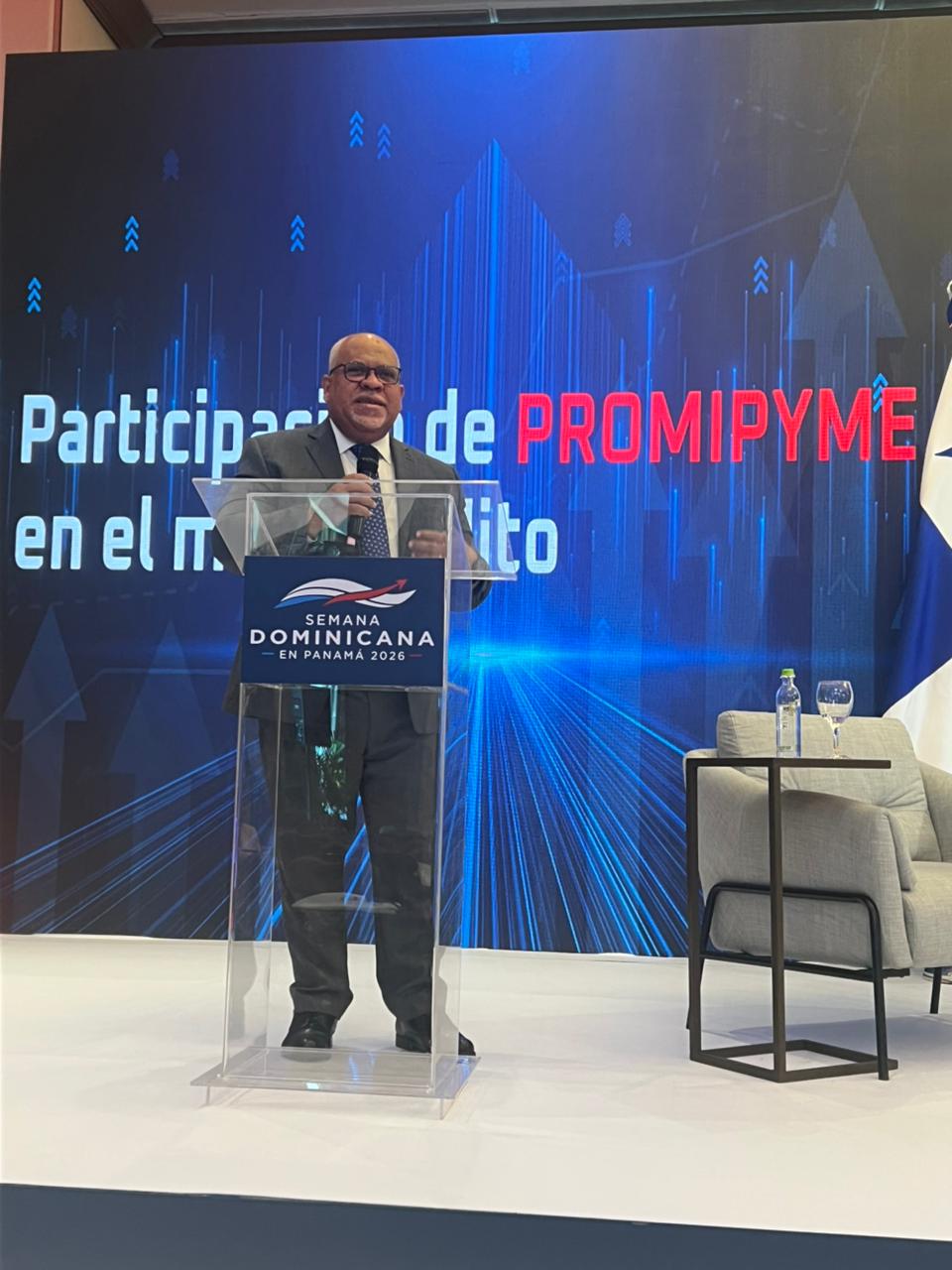 Director general Promipyme dicta conferencia en Panamá:  Análisis  comparativo Microfinanzas CA y RD.